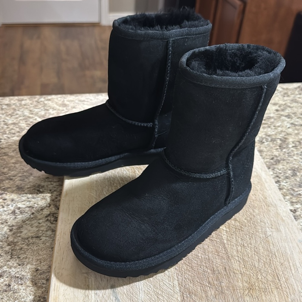 Girls UGG boots size 1